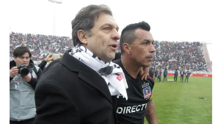 Mosa le abre las puertas a Paredes.