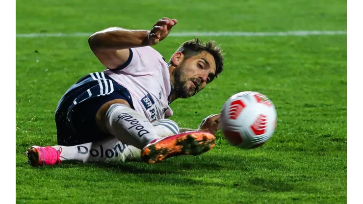 Joaquín Larrivey vuelve a disparar por su salida de Universidad de Chile