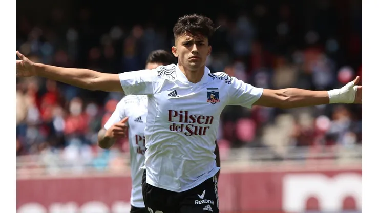 Colo Colo confirma compra del pase de Solari y renovación con el club.