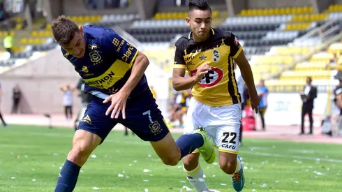 Everton confirma la llegada de John Salas como refuerzo.