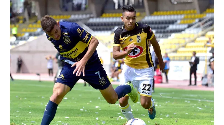Everton confirma la llegada de John Salas como refuerzo.