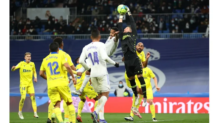 Cádiz con Alarcón en cancha iguala con el Real Madrid en el Bernabéu.