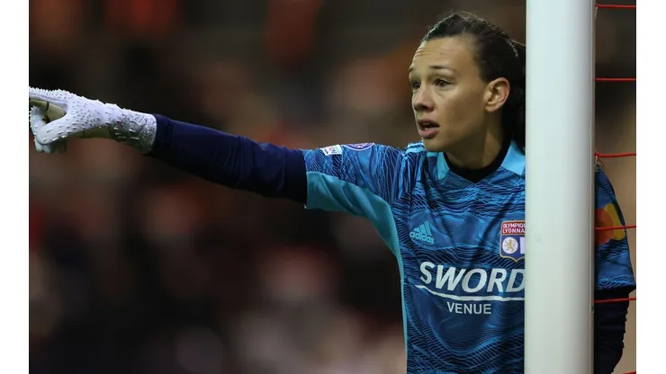 Tiane Endler va en búsqueda de la Champions League con el Lyon.
