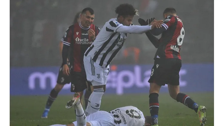 Gary Medel fue titular en la derrota del Bologna ante la Juventus.