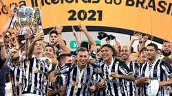 Edu Vargas gritó campeón nuevamente en Brasil.