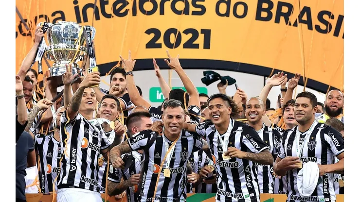 Edu Vargas gritó campeón nuevamente en Brasil.