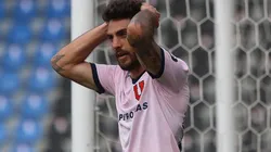 Larrivey con un pie afuera de la U