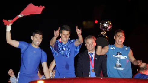 Rivarola y el bus descapotable de la U.