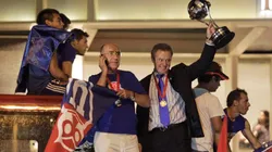 Valdés levantando el título de la Copa Sudamericana