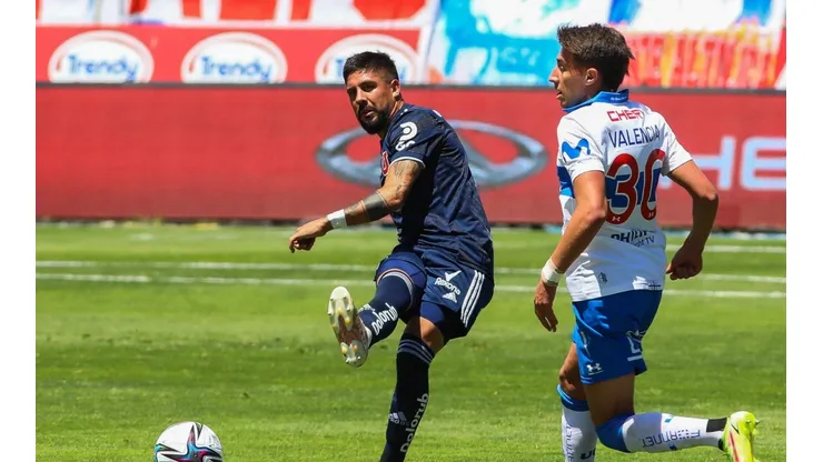 El defensor, que negocia su continuidad en La U, podría recalar en el archirrival para la temporada 2022