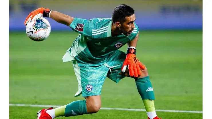 Claudio Bravo volvió a entrenar con el Betis tras la lesión muscular que sufrió.