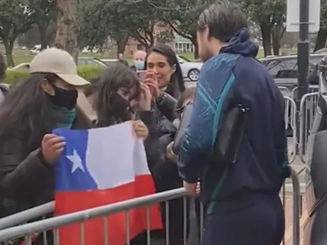 Hinchas chilenos llegan hasta la concentración del Rovers para ver a Brereton