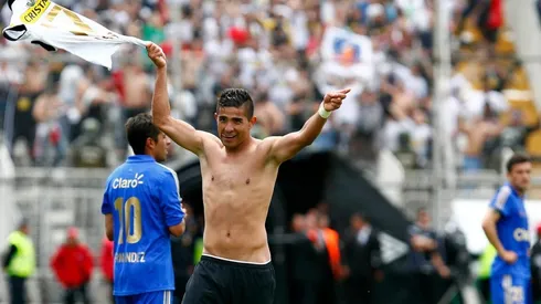 Flores anotándole a Universidad de Chile el 2013.