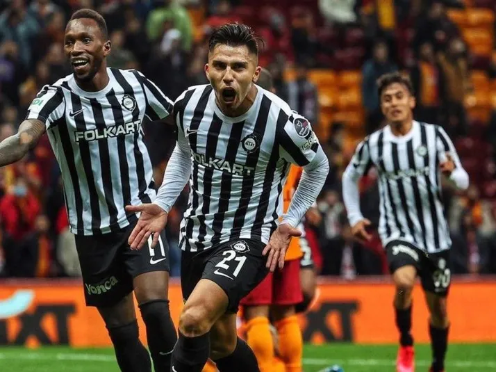 Pinares anota en Turquía, pero el Altay pierde con Hatayspor