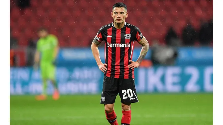 Aránguiz se clasifica para los octavos de final a pesar de la caída del Leverkusen.