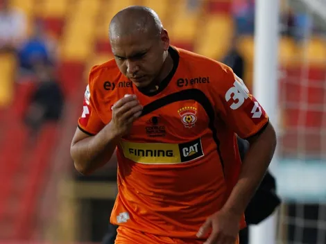 Roco muestra los pies dañados de su hijo por sintético de La Calera