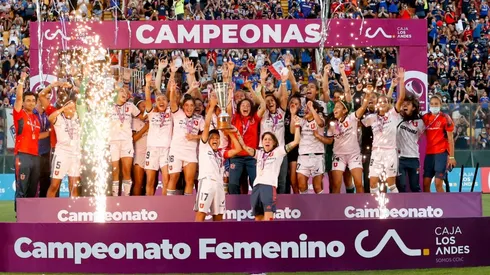 Universidad de Chile festeja en Santa Laura