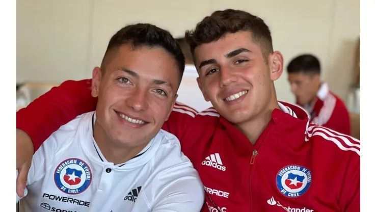 Zavala se relaciona con jugadores de Colo Colo y bromea con Gutiérrez.