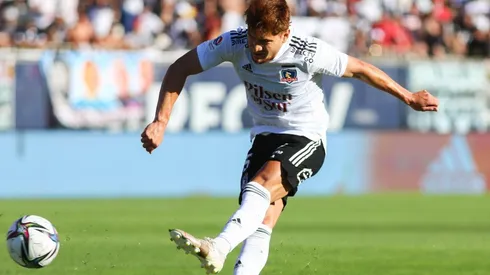 Gil comparte foto con Suazo en un abrazo apretado como “despedida”.