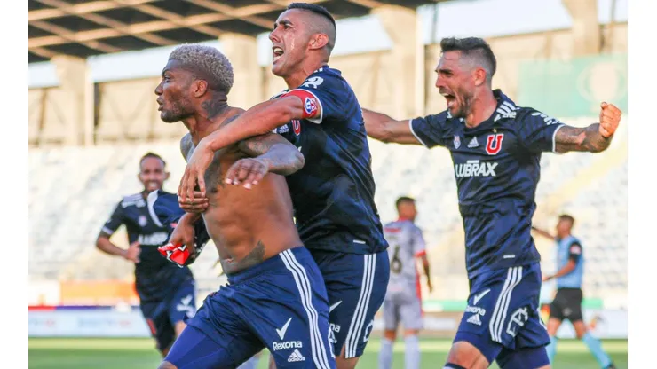 Universidad de Chile vence a Unión La Calera y zafa del descenso