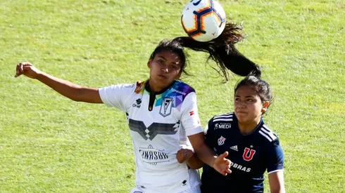 Microbuseras y azules se enfrentan en la final del fútbol femenino.