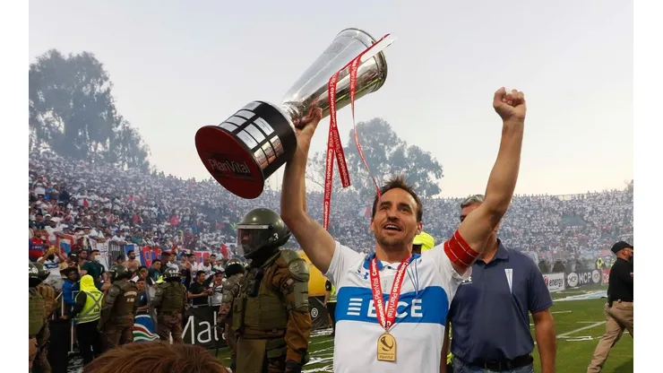 El lateral de los cruzados se tomará el tiempo para definir su continuidad