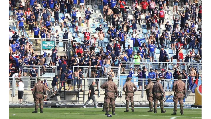 Hinchas de la U destrozaron memorial de O'Higgins.