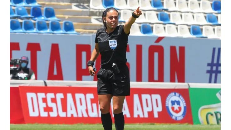 María Belén Carvajal hará historia y será la primera mujer en dirigir un partido de primera división en Chile.
