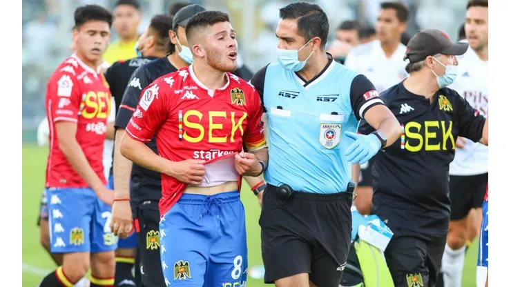 Víctor Méndez fue absuelto de la tarjeta roja que recibió de Piero Maza