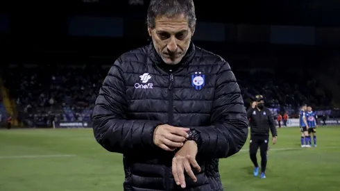 Mario Salas seguirá siendo entrenador de Huachipato aunque descienda
