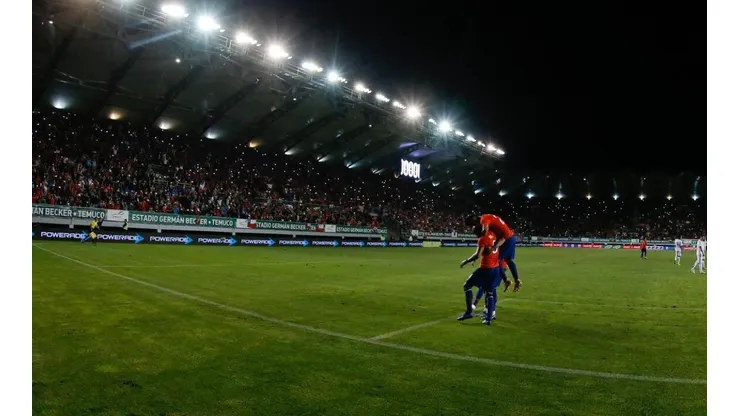 La Roja haciendo de local ante Honduras en un repleto Germán Becker en Temuco el 2019.
