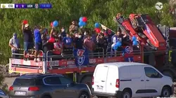 Los jugadores del Romántico Viajero fueron recibidos con cánticos y globos.
