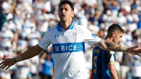 Universidad Católica encamina su tetracampeonato en el fútbol chileno.