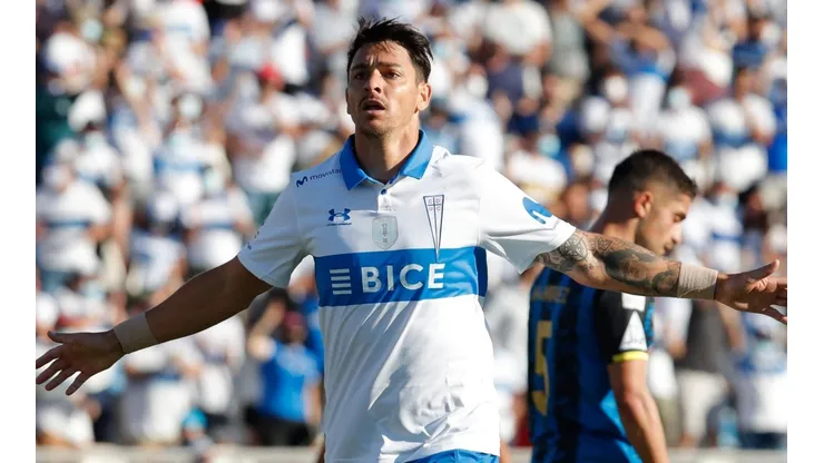 Universidad Católica encamina su tetracampeonato en el fútbol chileno.
