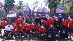 Hinchas de la U realizan banderazo en apoyo previo al partido con Cobresal.