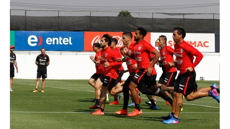 Ex ayudante de Pizzi desmiente a Herrera por pelea en el camarín.