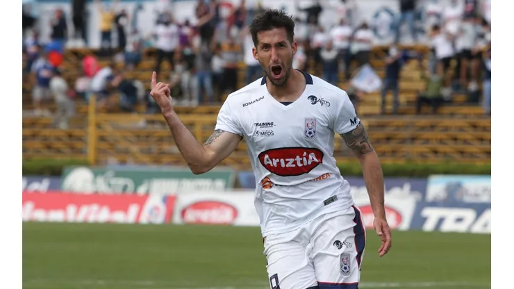 Gonzalo Sosa no se desenfoca de Melipilla ante interés de Colo Colo.
