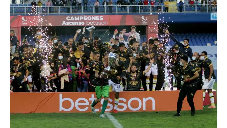 Hincha de Coquimbo agradece en su voto a Paredes y Cano por el ascenso.