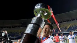 El volante formado en la UC habló sobre lo que ha significado ganar títulos con La Franja