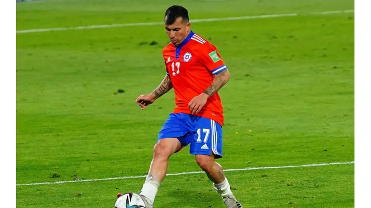 Gary Medel vio dificultoso el partido tras la expulsión de Vidal.