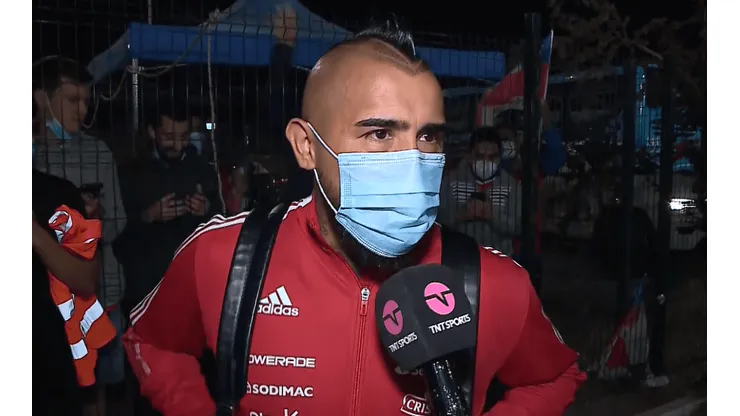 Un Arturo Vidal muy afectado pide disculpas por su roja ante Ecuador