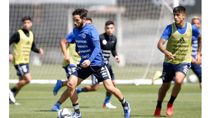 Eugenio Mena se sintió bien en su regreso a la Selección Chilena tras superar un desgarro