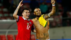 Medel y Vidal no quieren dejar a La Roja: "Jugaremos hasta los 50".