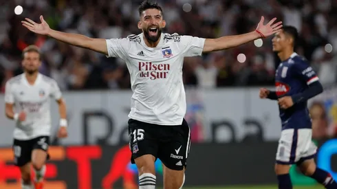Emiliano Amor ejecuta el penal del triunfo de Colo Colo ante Deportes Melipilla