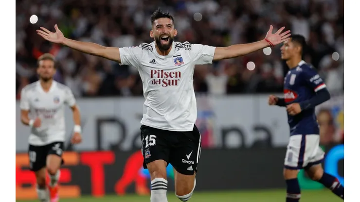 Emiliano Amor ejecuta el penal del triunfo de Colo Colo ante Deportes Melipilla