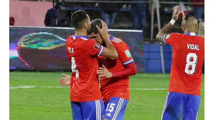 Mauricio Isla y Diego Valdés son dos de los jugadores que están 'en capilla'.