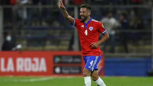 El lateral de La Roja no será parte del equipo, ya que se considero contacto estrecho