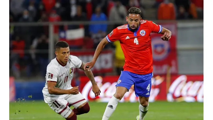 Mauricio Isla no podrá estar frente a Paraguay.