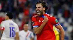 El delantero nacional resalta el buen ambiente en el camarín de la Roja