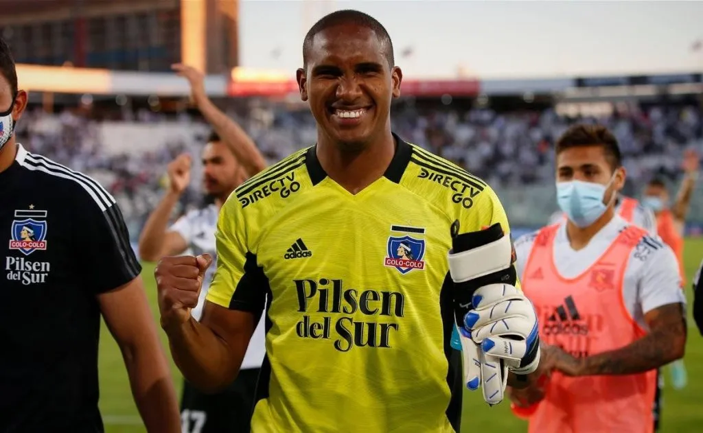 Omar Carabalí le dijo adiós a Colo Colo. Se despidió a través de redes sociales.